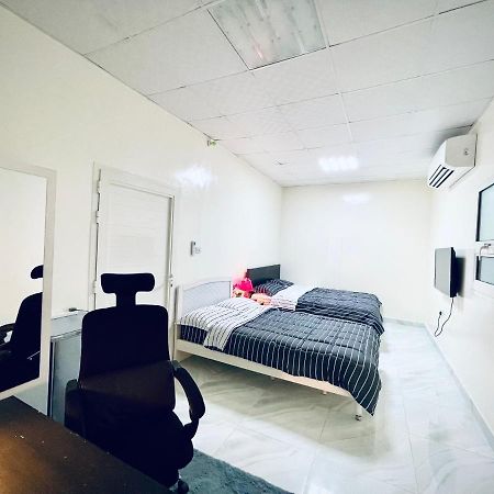 Private 2Bedroom Villa With T&B And Kitchenette Near Abu Dhabi International Airport Bagian luar foto