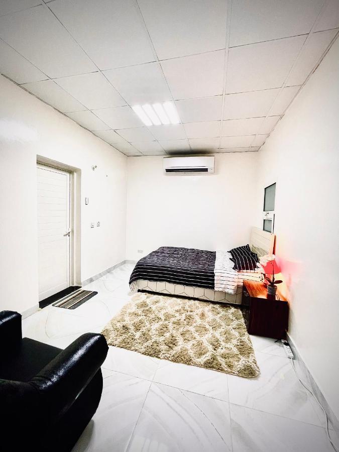 Private 2Bedroom Villa With T&B And Kitchenette Near Abu Dhabi International Airport Bagian luar foto