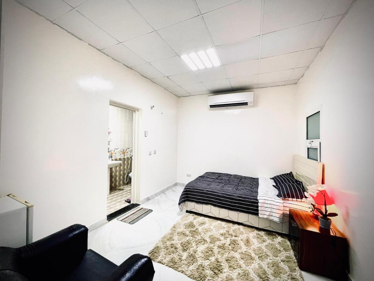 Private 2Bedroom Villa With T&B And Kitchenette Near Abu Dhabi International Airport Bagian luar foto